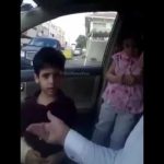بالفيديو … أسير شجاع يخطف سلاح داعشي قبل تنفيذ الإعدام به