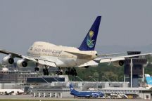 طائرة الخطوط السعودية المتجهة إلى المغرب تهبط اضطرارياً في القاهرة لوفاة أحد ركابها