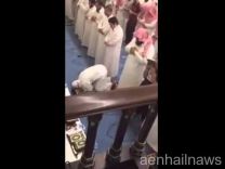 بالفيديو.. انهيار أحد المصلين في صلاة القيام بالمسجد
