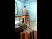 بالفيديو: معلم مصري يعتدي بالتلزيخ على طالب بسبب الدروس الخصوصية