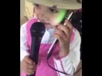 بالفيديو : مقطع مؤثر لــ”طفلة” بالمدرسة تتحدث مع والدها المرابط بالحد الجنوبي