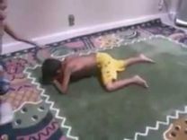 بالفيديو ..  طفلان سعوديان يثبتان أن محترفي ابطال المصارعة الحرة يمثلوون بطريقتهم الخاصة