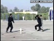 بالفيديو : بحضور كبار القادة العسكريين .. عرض عسكري إيراني يثير السخرية بمواقع التواصل