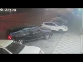 مرة أخرى خلال أسبوع.. بالفيديو لص يستولي على سيارة تركها صاحبيها في وضع تشغيل أمام صيدلية