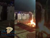 بالفيديو :شخص يهايط بطريقة الترحيب بضيوفه