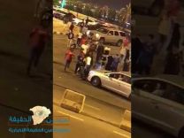 بالفيديو: تحرش و تجمهر ينتهيان بمضاربة فتيات و شباب بمتنزه