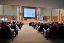 يقيمون محاضرة عن السلامة في المباني الجامعية لطلاب كلية الهندسة بالمدينة الجامعية .