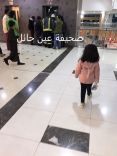 مدني حائل ينقذ أطفال محاصرين في مصعد بأحد المجمعات التجارية
