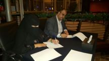 جميعة الملك عبد العزيز الخيرية بالقصيم توقع عقداً مع مركز الجودة الشاملة بدبي لتنظيم منتدى ( المرأة ورؤية 2030)