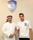 بالصور.. مغرد يسيء لـ “المفرج”.. وإدارة الهلال تدفعه للحضور لمقر النادي والاعتذار للاعب