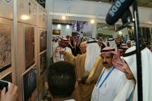 سلطان بن سلمان يمتدح جناح مجلس التنمية السياحية بمنطقة حائل في الوان السعودية2015