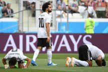 محمد صلاح يرفض التصوير مع جائزة أفضل لاعب بسبب الخمور